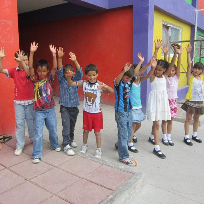 foto niños abrazándose