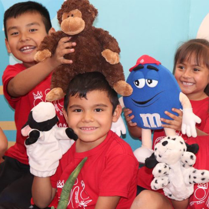 foto niños abrazándose