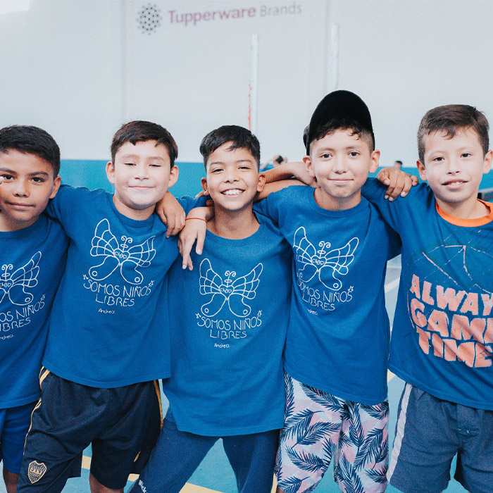 foto niños abrazándose