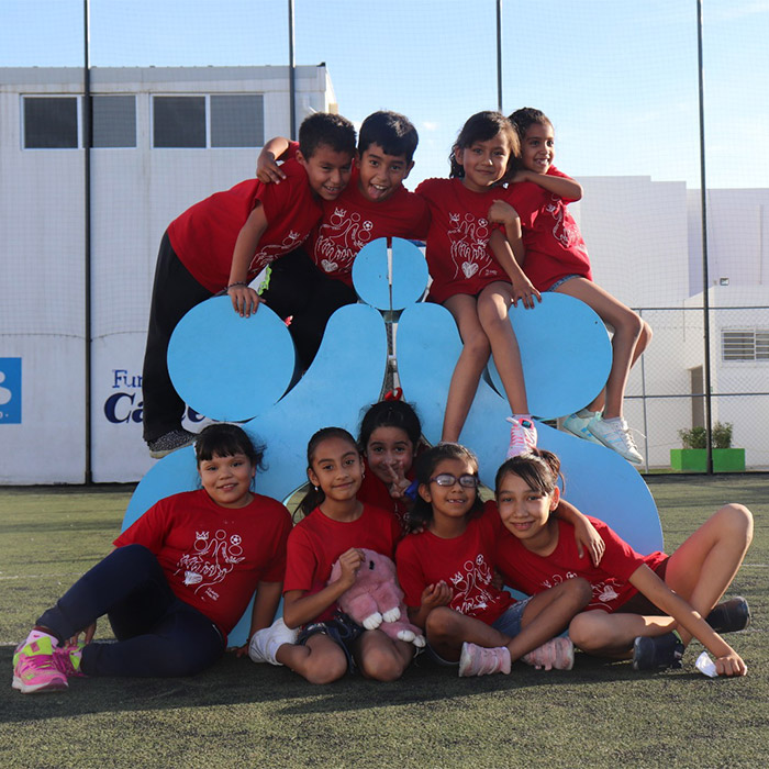 foto niños abrazándose