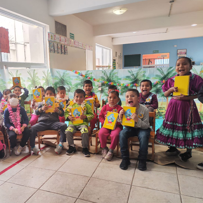 foto niños abrazándose