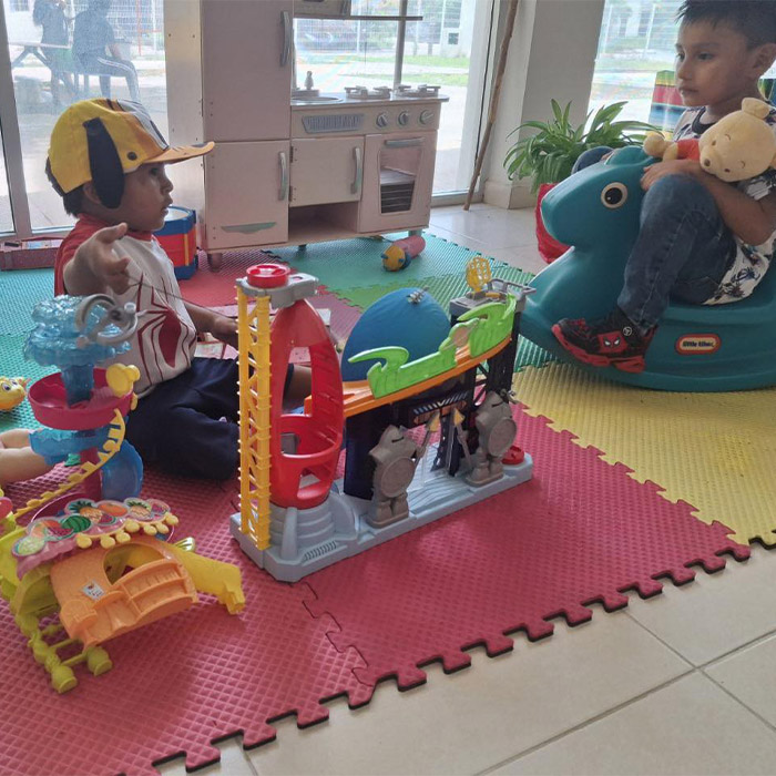 foto niños abrazándose