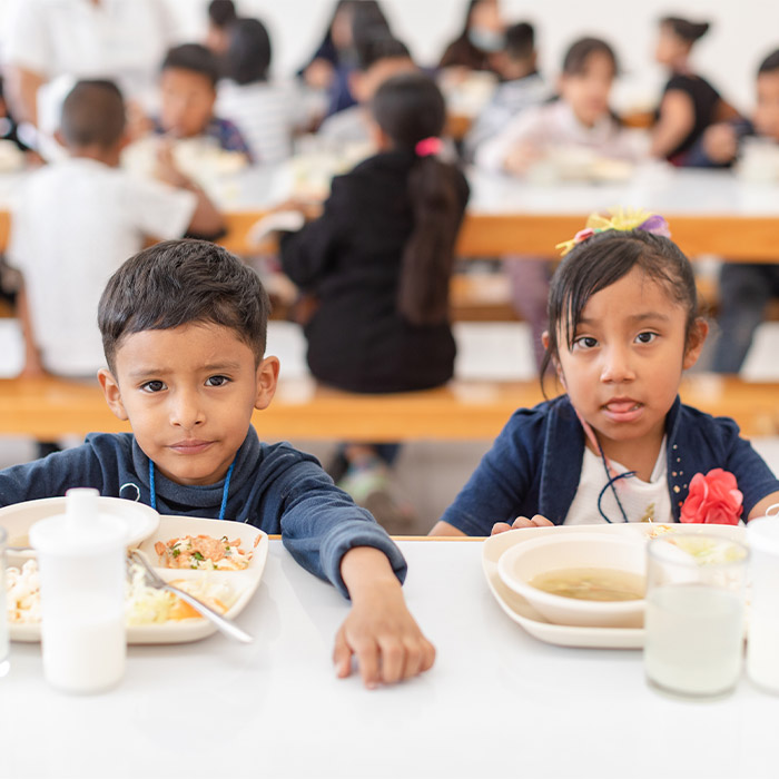 foto niños abrazándose