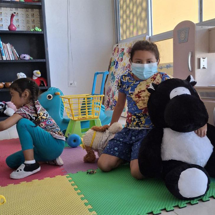 foto niños abrazándose