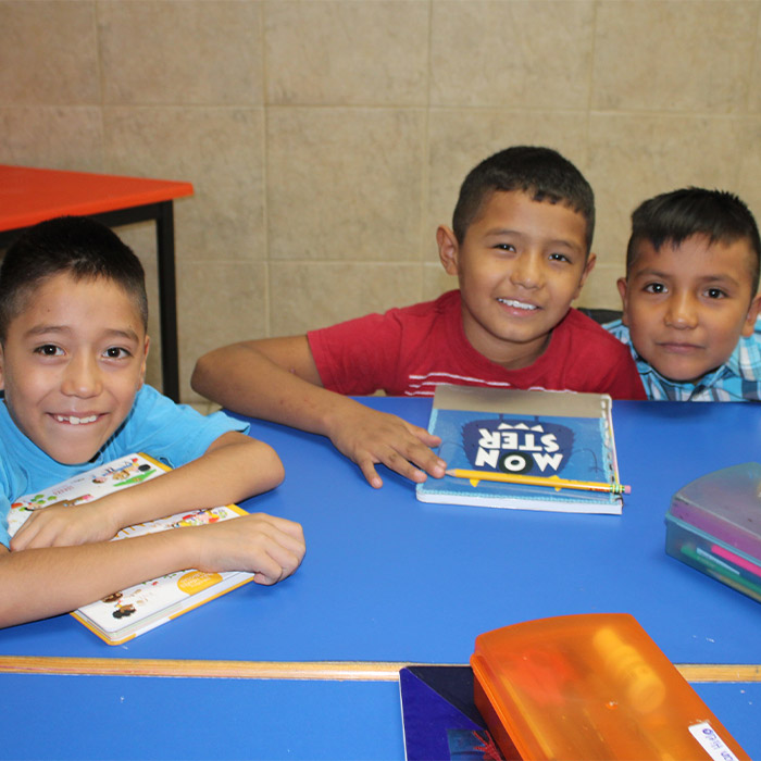 foto niños abrazándose