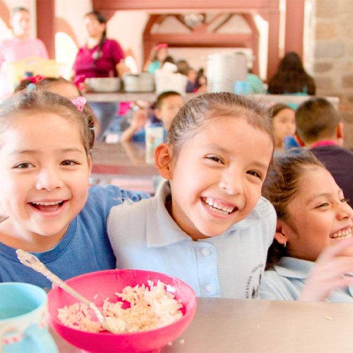 foto niños abrazándose