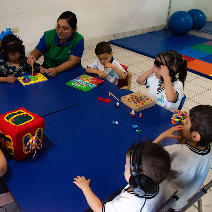 foto niños abrazándose