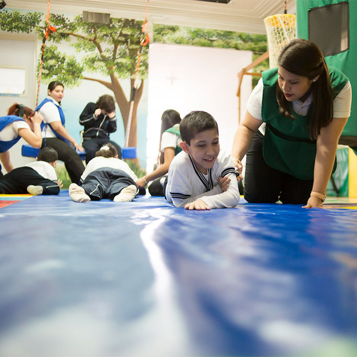 foto niños abrazándose